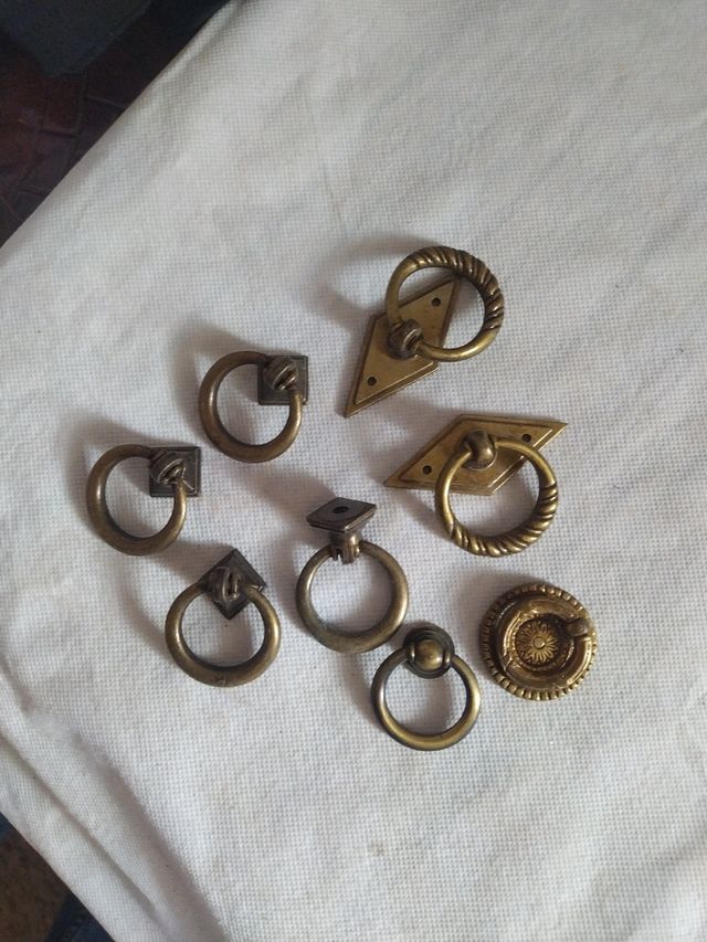 tiradores metálicos