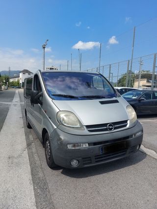 OPEL VIVARO 2004