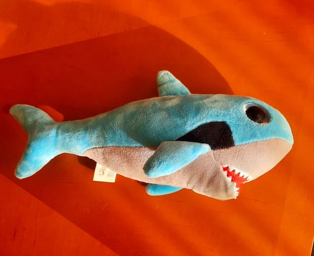 Peluche tiburón.