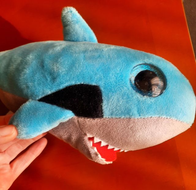Peluche tiburón.