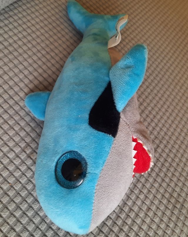 Peluche tiburón.