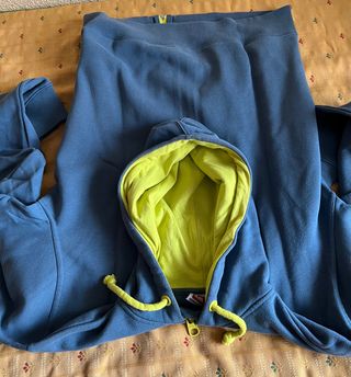 Quiksilver con capucha talla L nueva