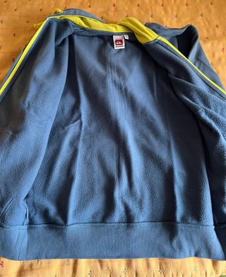 Quiksilver con capucha talla L nueva