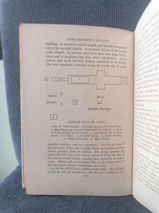 Libro inglés antiguo Rey Arturo Avalon Historia