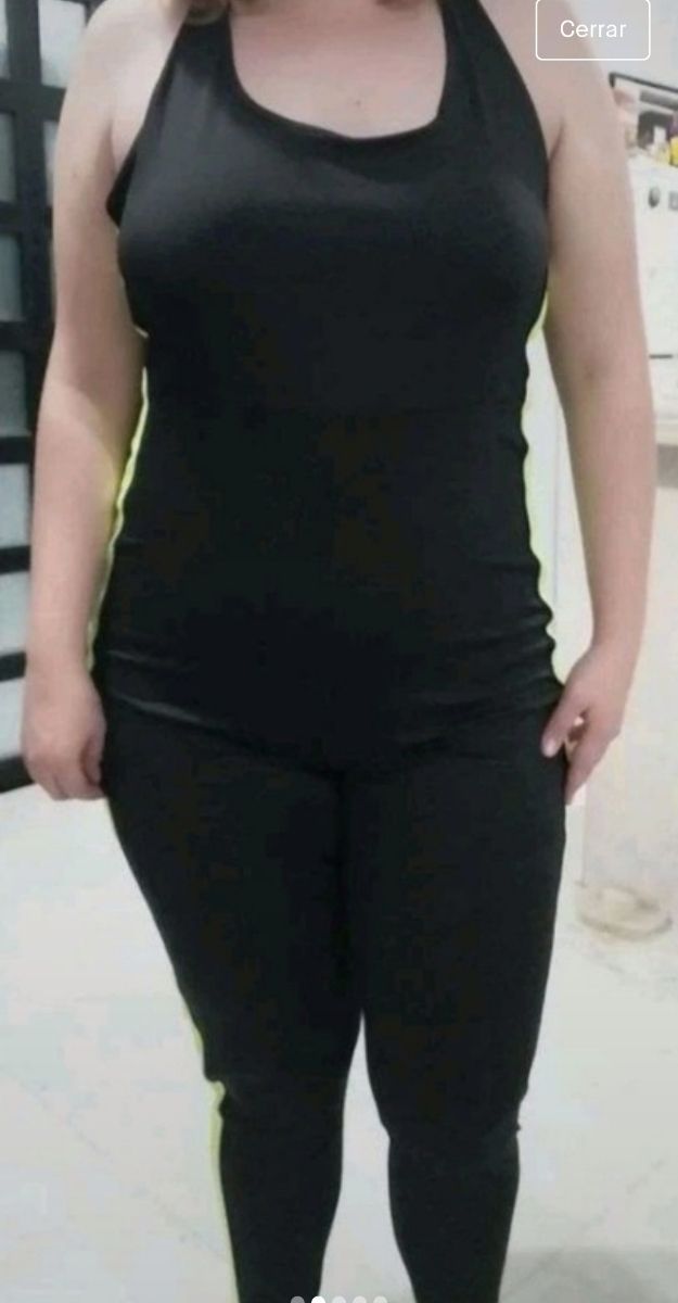 Mono deportivo de espalda cruzada