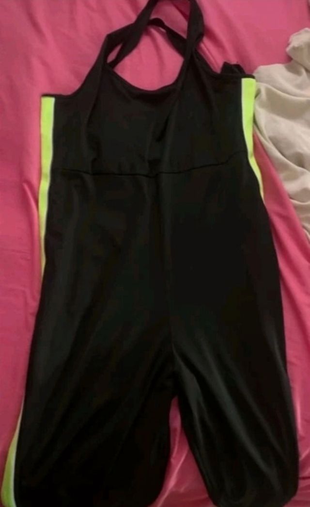 Mono deportivo de espalda cruzada