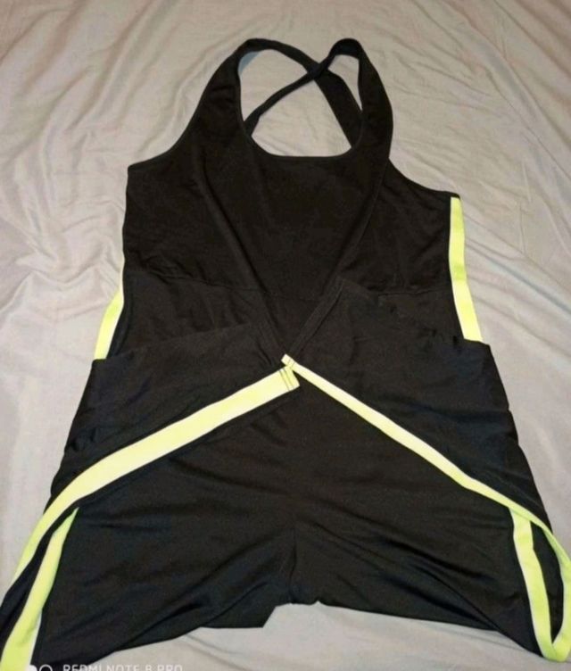 Mono deportivo de espalda cruzada