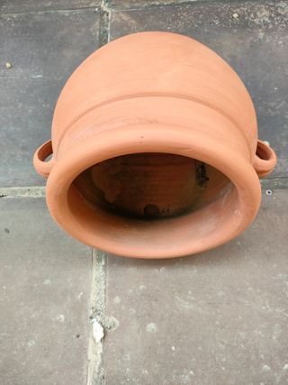 se venden macetas de barro