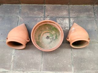 se venden macetas de barro