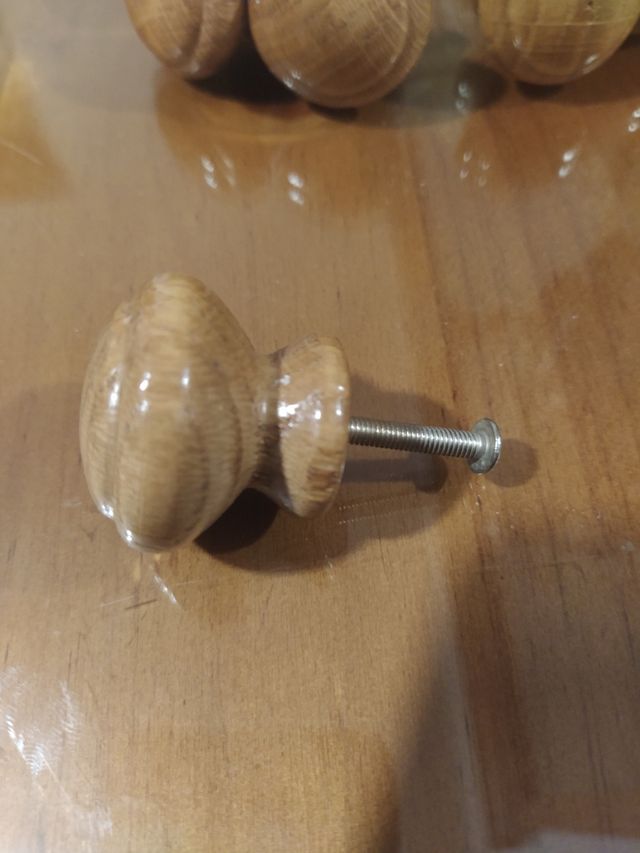 11 pomos de madera nuevos