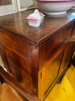 ANTIGUO MUEBLE DE 2 PUERTAS Y 2 CAJONES DE NOGAL