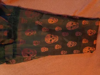 Fular de seda calaveras