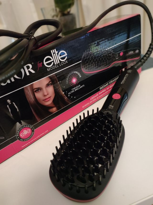 Cepillo alisador de Rowenta.