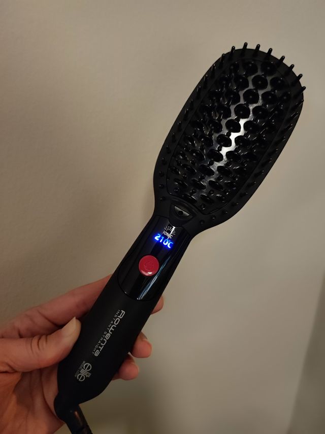 Cepillo alisador de Rowenta.