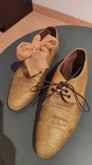 zapatos vintage dorados