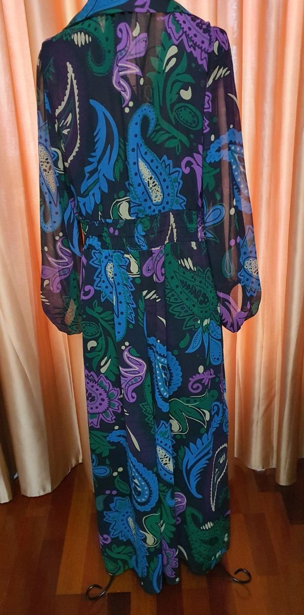 Vestido largo estampado Zara.