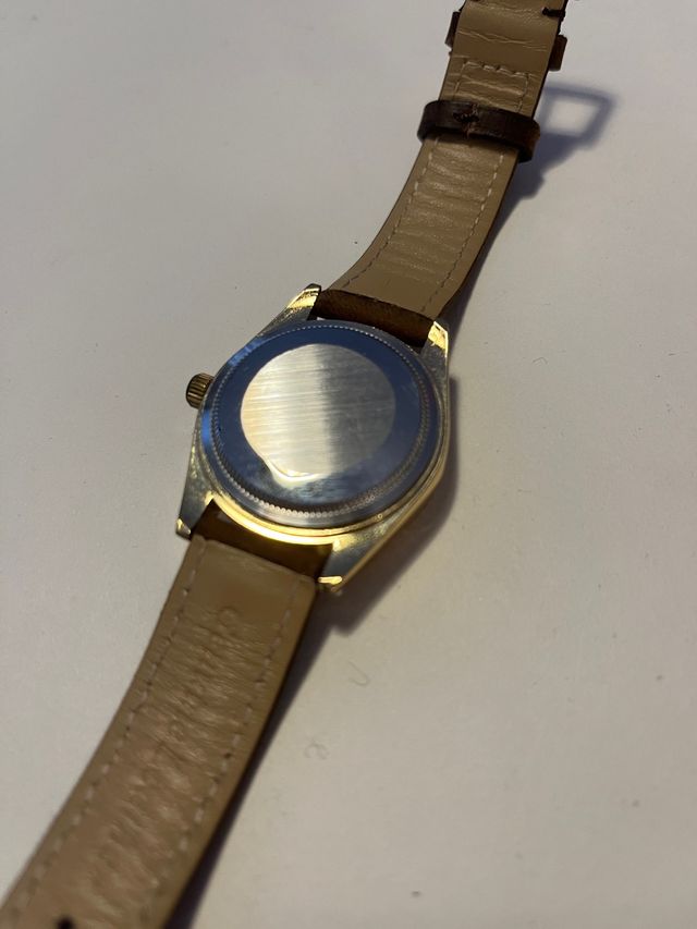 Reloj aresso rojo brillante