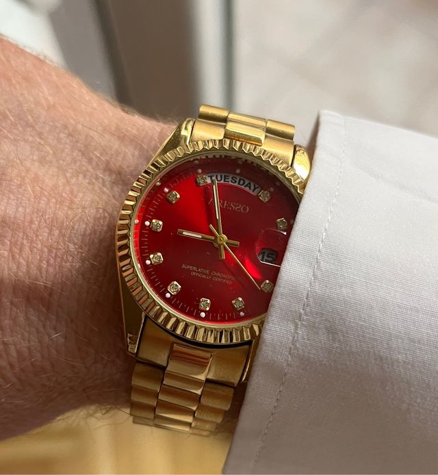 Reloj aresso rojo brillante