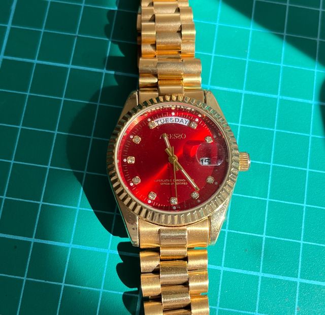 Reloj aresso rojo brillante