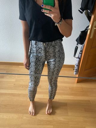 Pantalones polipiel serpiente
