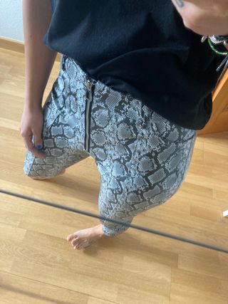Pantalones polipiel serpiente