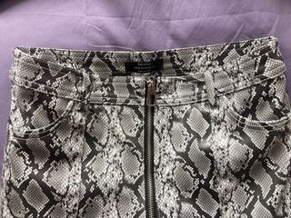 Pantalones polipiel serpiente