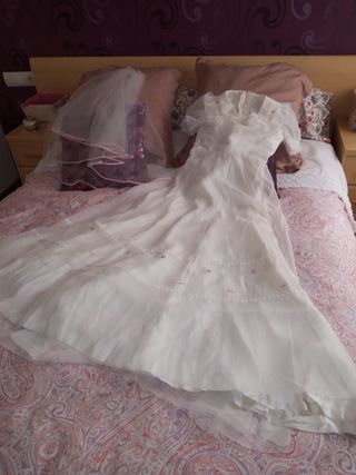 Traje de novia talla s con velo incluído