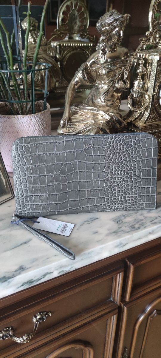 Cartera de piel vacuno labrada de Marflores gris