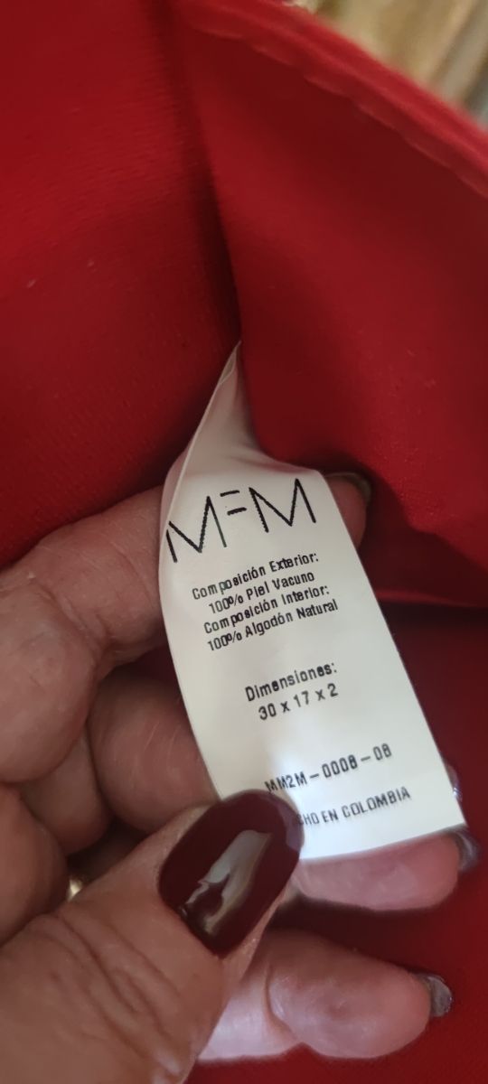 Cartera de piel vacuno labrada de Marflores gris