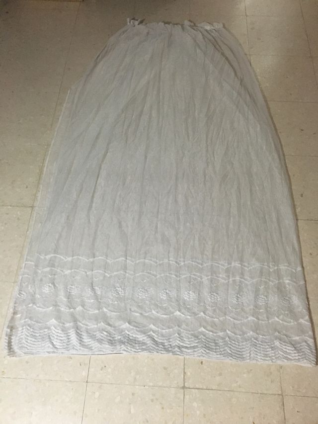 Visillo con bajo de flores (520 x 215 cm)