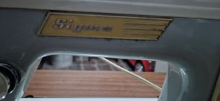 máquina de coser con mueble