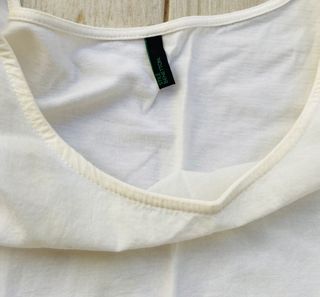 Camiseta blanca con bordados benetton talla l