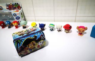 Patrulla canina y Héroes de Marvel muñecos