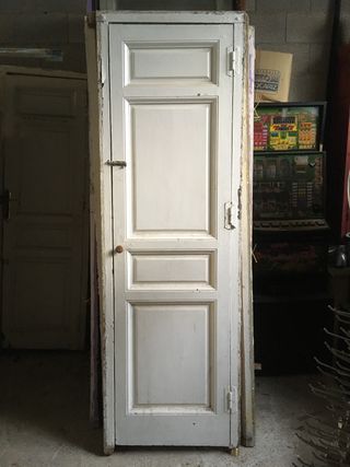 Puerta antigua con cerco