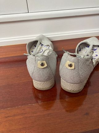 Sandalias de piel plateadas ideales de verano