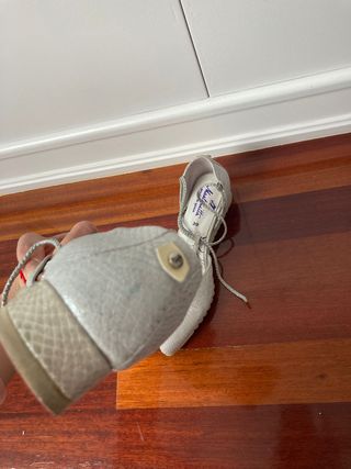 Sandalias de piel plateadas ideales de verano