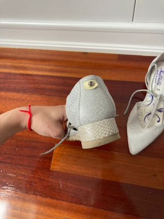 Sandalias de piel plateadas ideales de verano