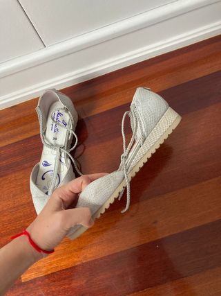 Sandalias de piel plateadas ideales de verano