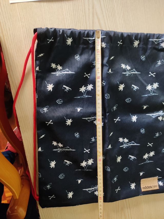 Mochila adidas con estampado