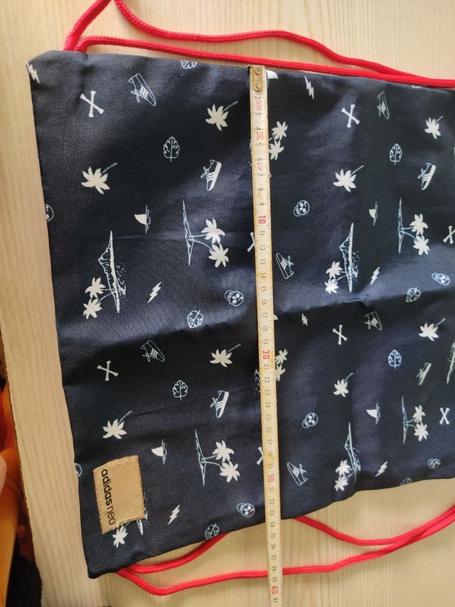 Mochila adidas con estampado