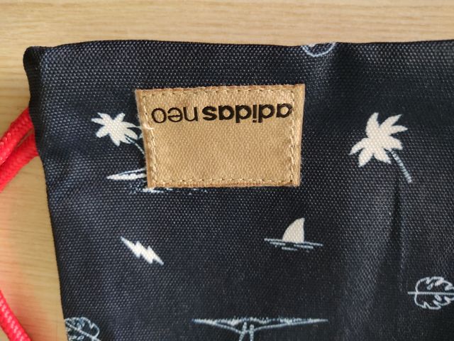 Mochila adidas con estampado