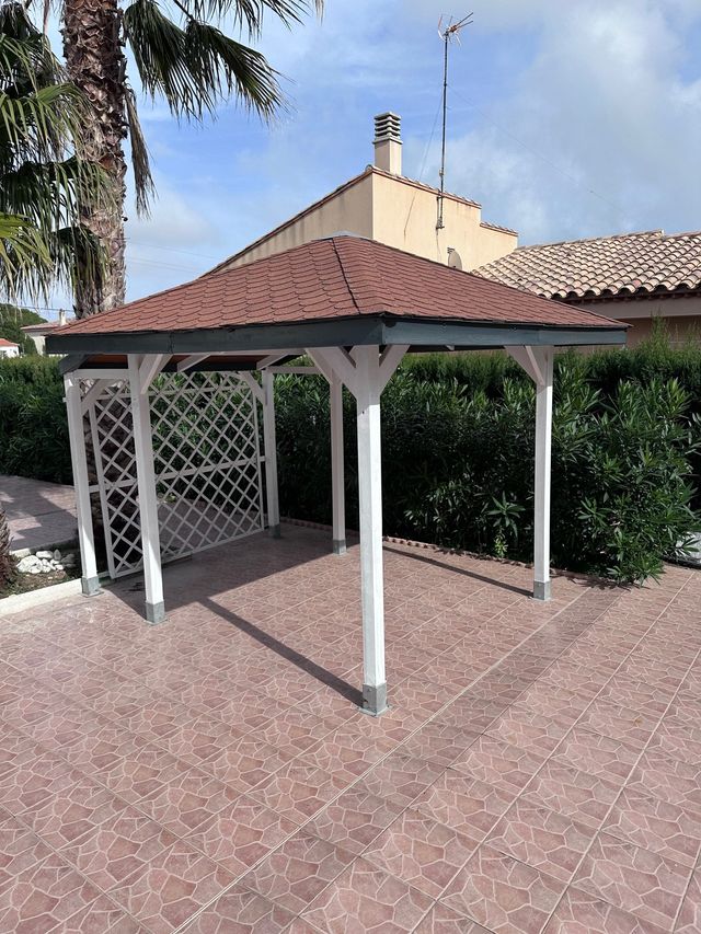 PERGOLA KIOSKO de segunda mano por 350 EUR en Reus en WALLAPOP