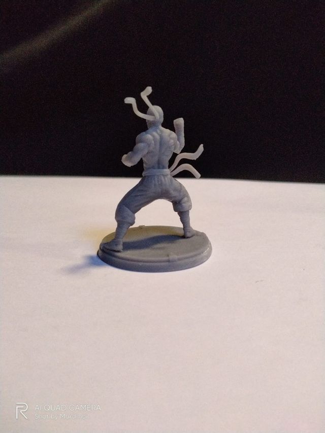 Figura de Marvel Crisis en resina