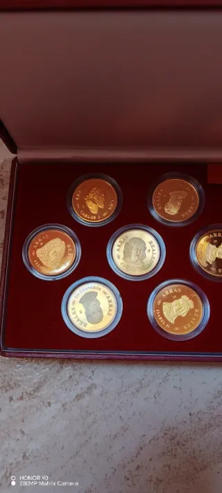 Estuche 13 Arras Reales. Monedas de plata y oro.