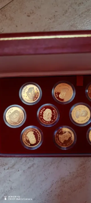 Estuche 13 Arras Reales. Monedas de plata y oro.