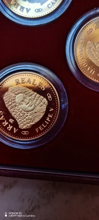 Estuche 13 Arras Reales. Monedas de plata y oro.