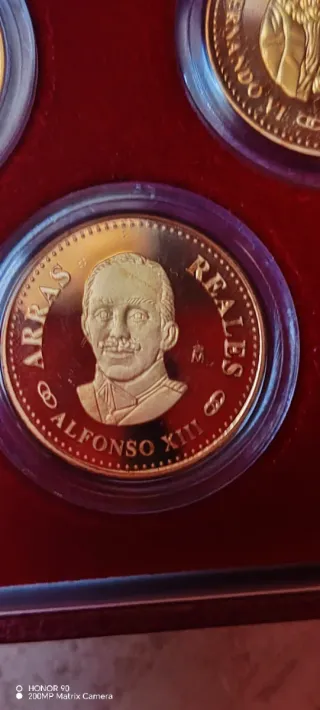 Estuche 13 Arras Reales. Monedas de plata y oro.