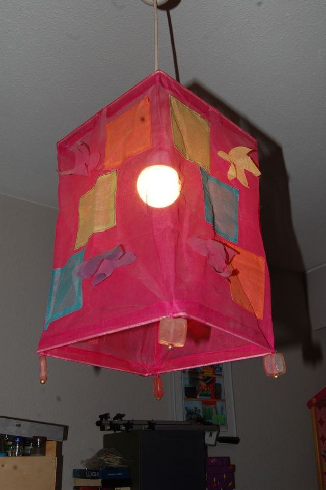 lámpara cuarto de niña