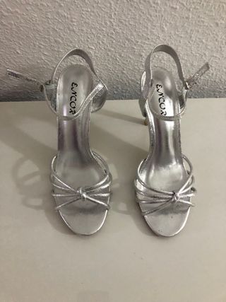 Sandalia plateada
