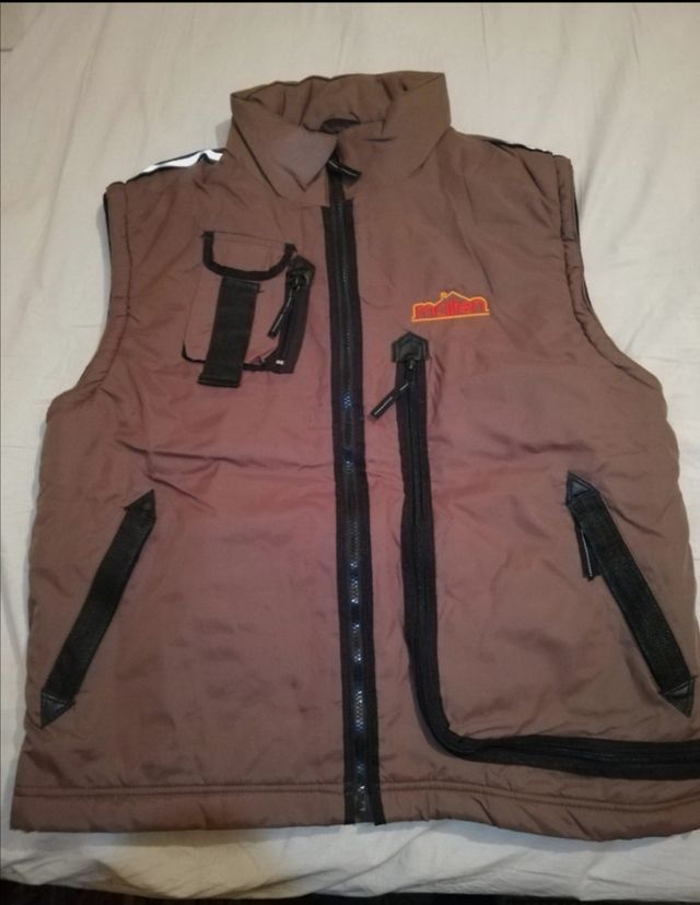 Smanicato antivento con cappiccio 